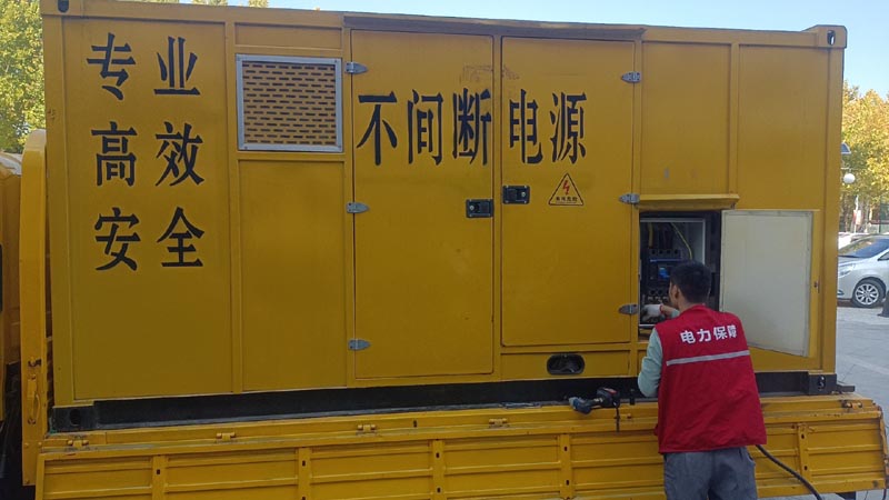 清丰柴油发电机组和UPS电源配合使用时，如何避免切换过程中的电力中断？